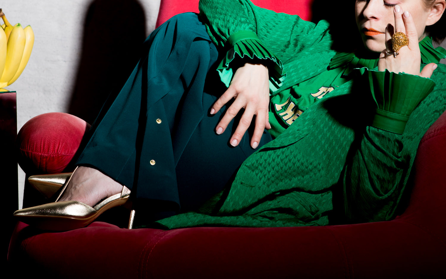 Pleated leather accessories in green color