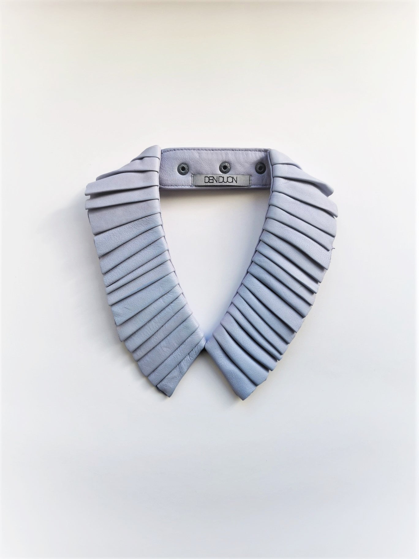 Pleated leather color in Lilac color