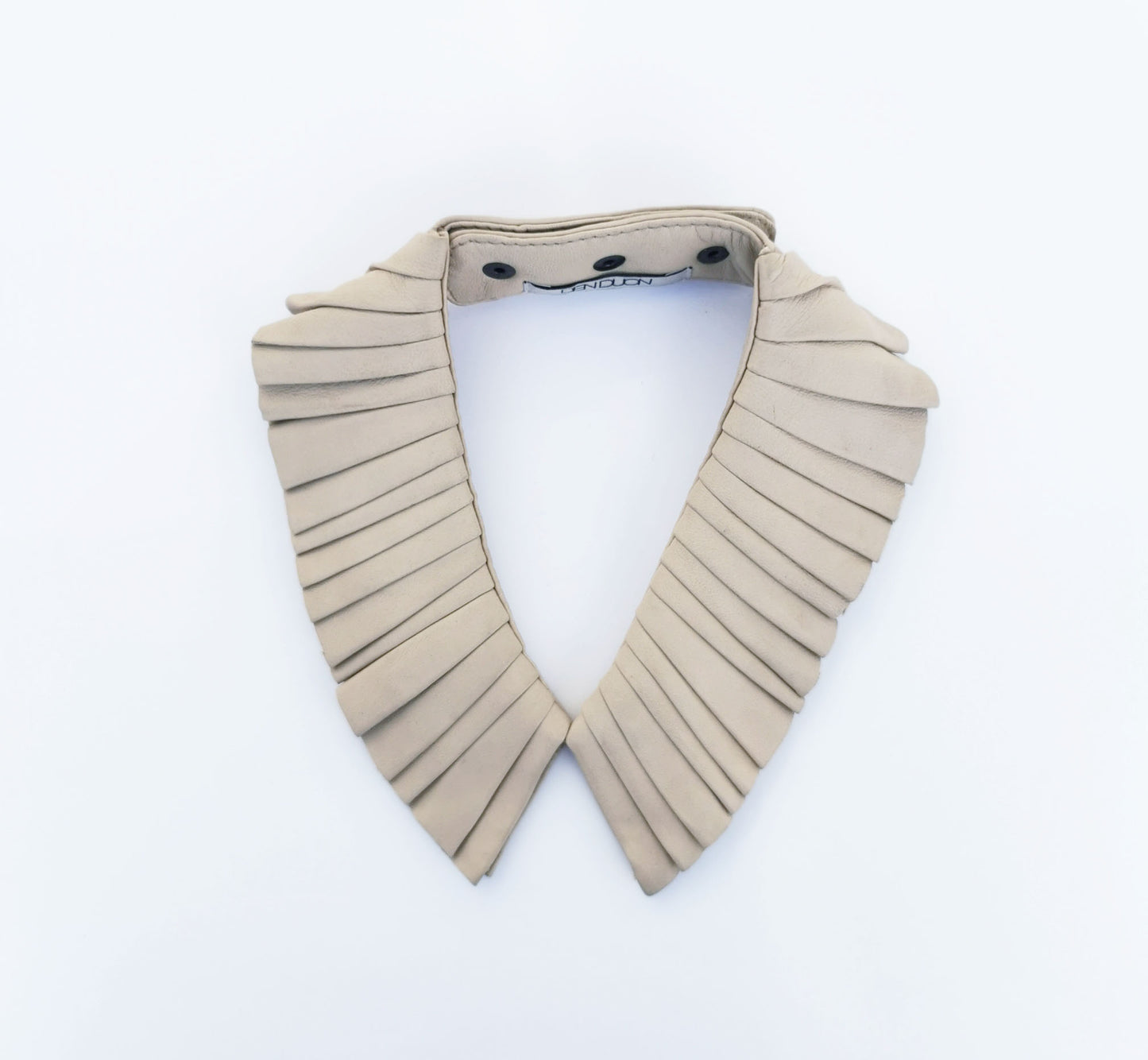 Sandbeige pleated leather collar