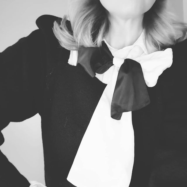 Denduon black and white textile bow on woman, black and white photo