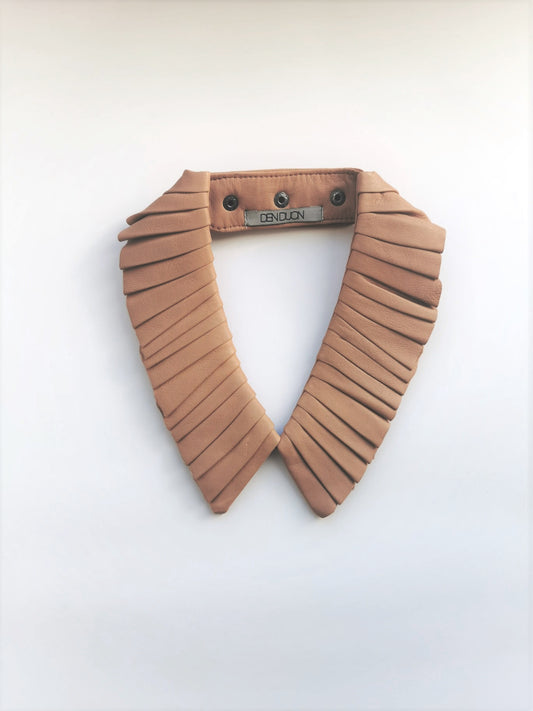 Leather collar in soft nappa almond color