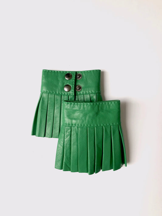 Pleated leather cuffs in green from denduon
