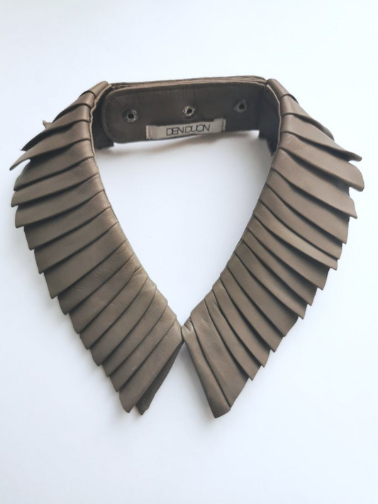 Denduon pleated leather collar in Greige on a white background