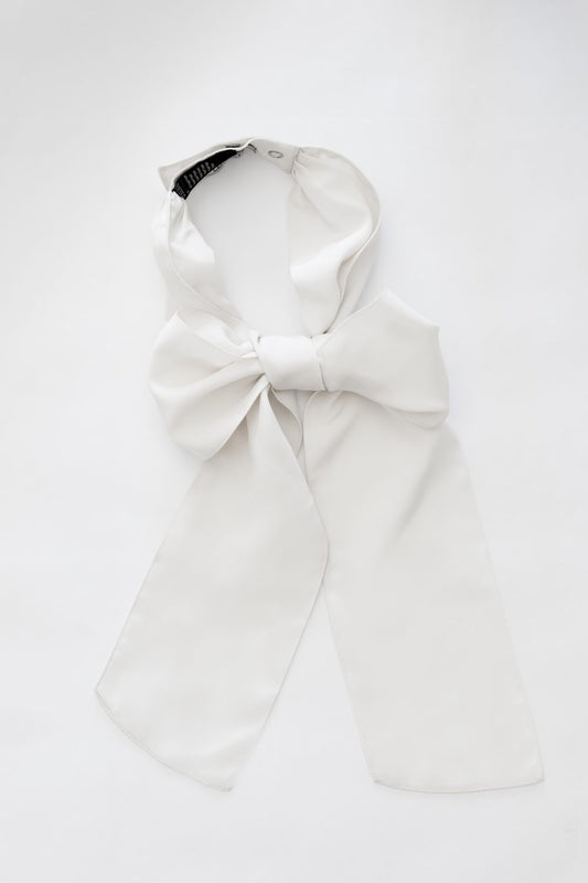 Denduon white textile bow in silky polyester on white background